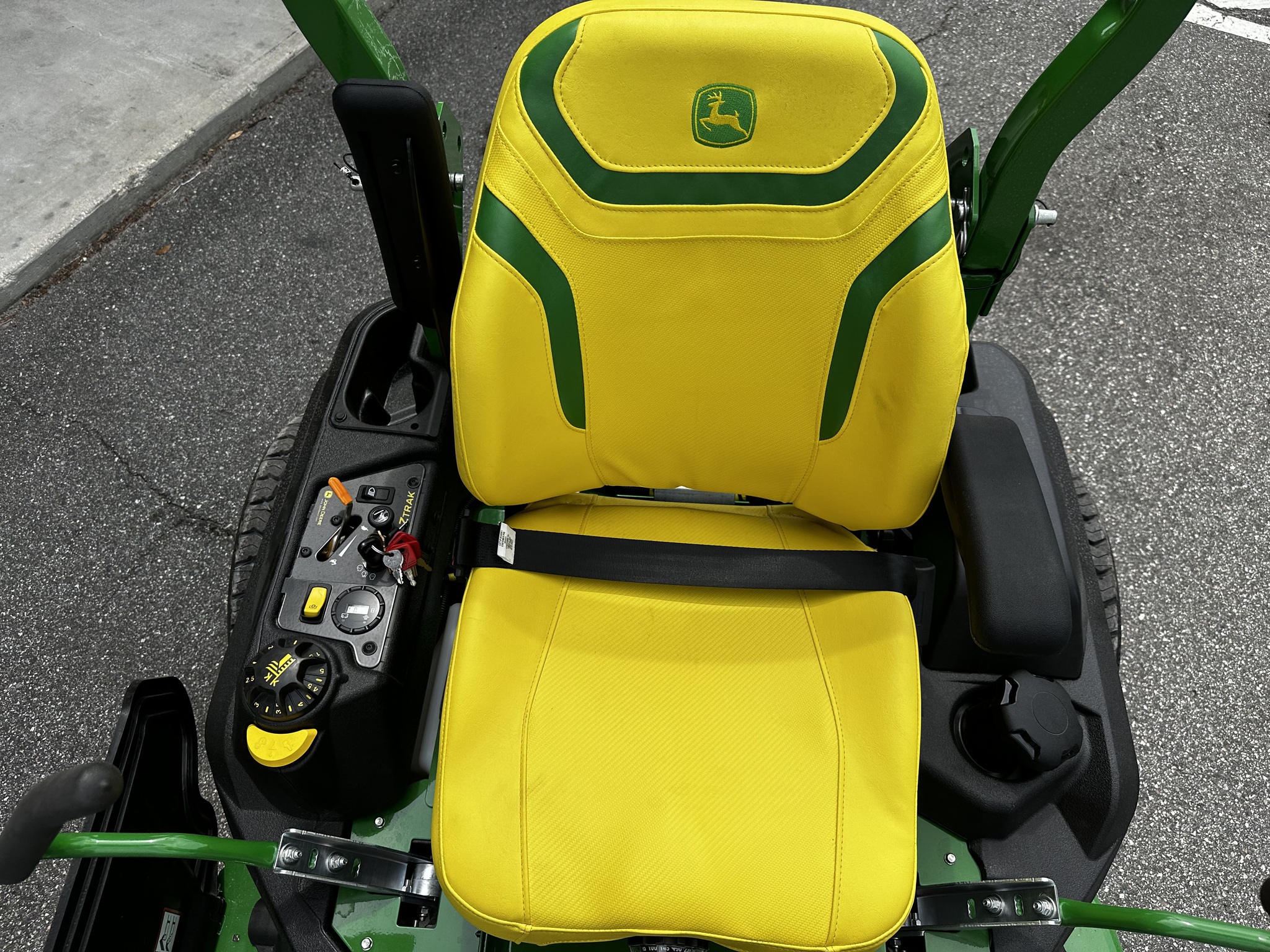 2025 John Deere Z760R Image 8