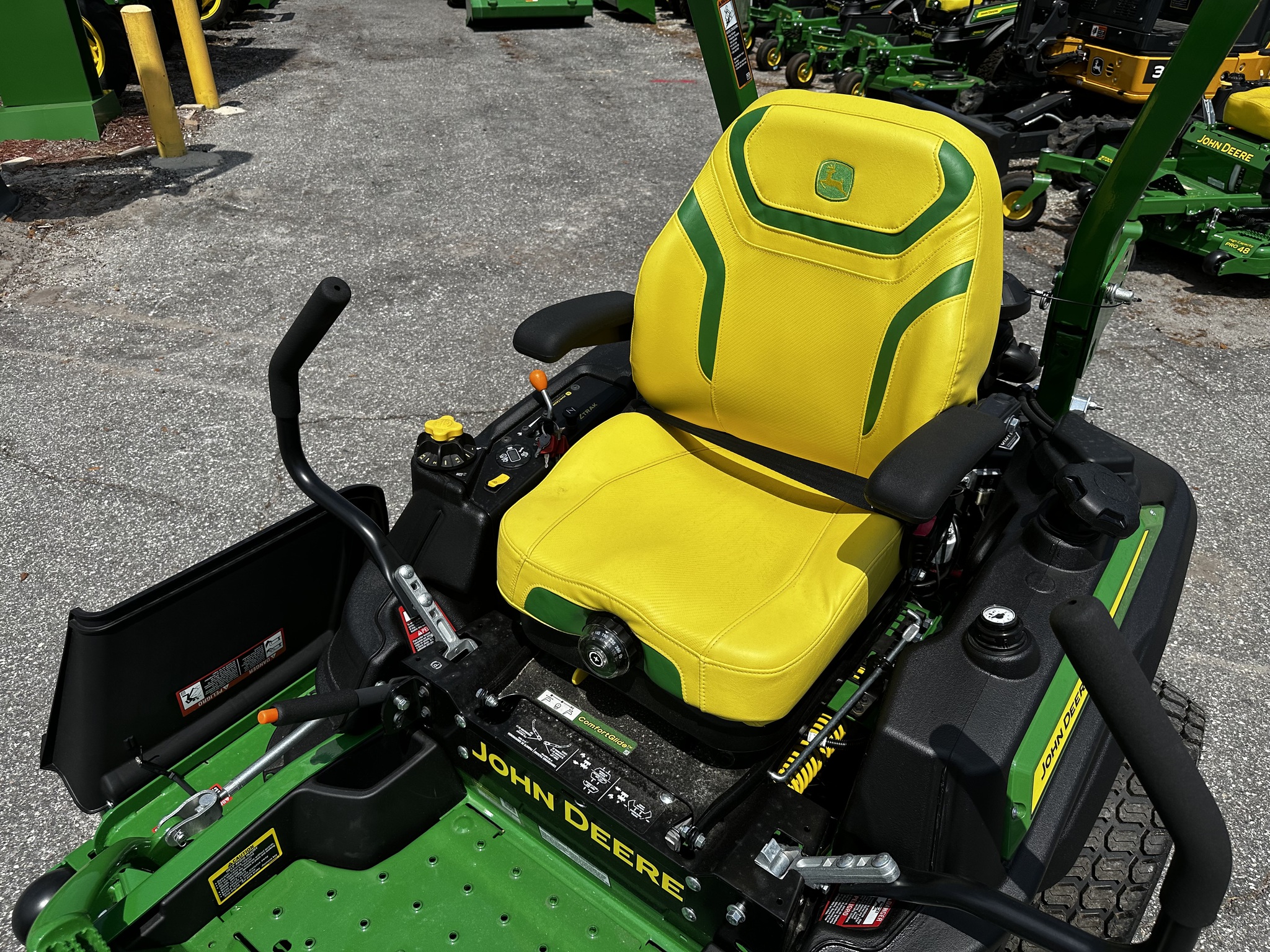 2025 John Deere Z960M Image 9
