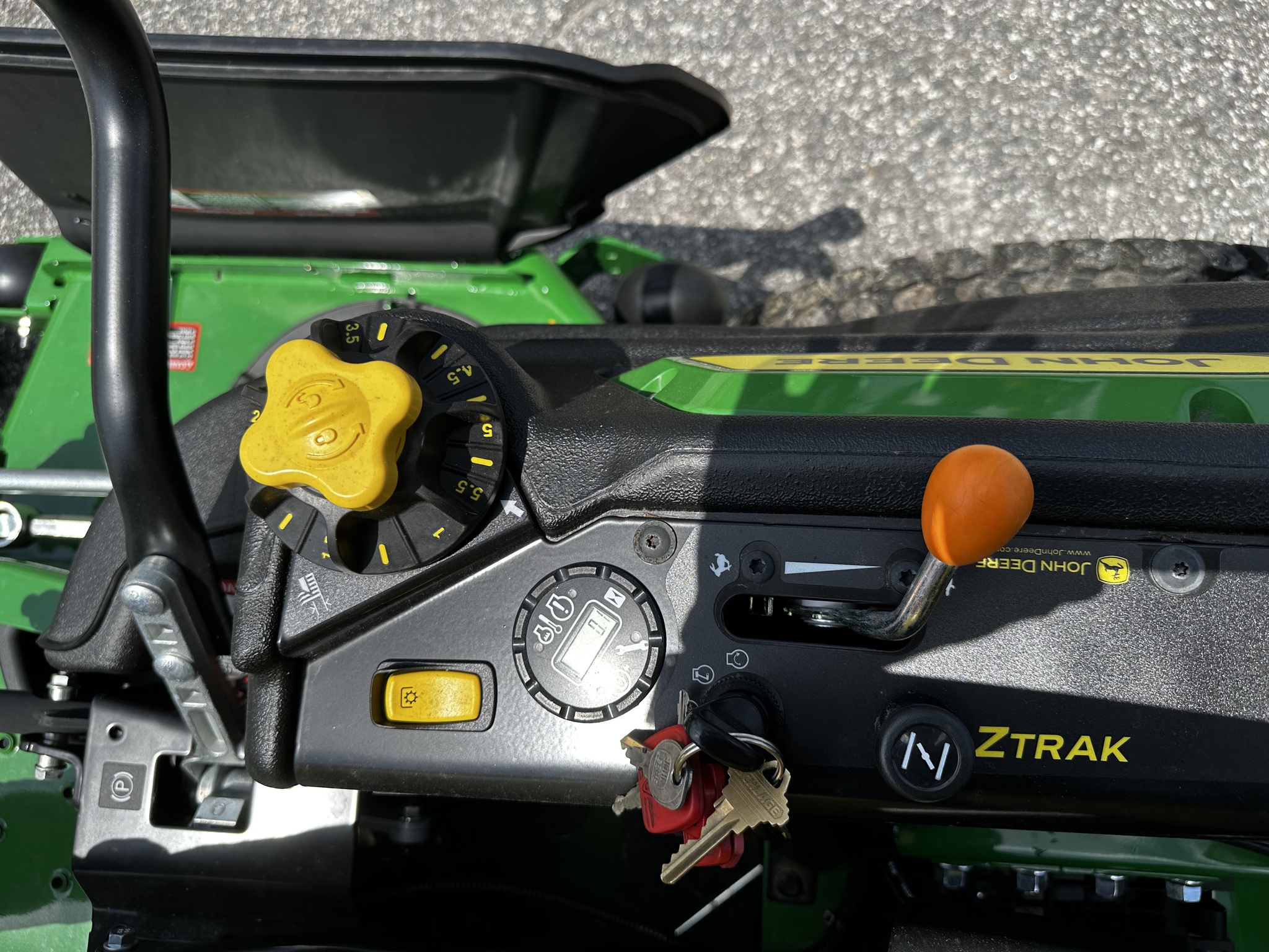 2025 John Deere Z960M Image 10