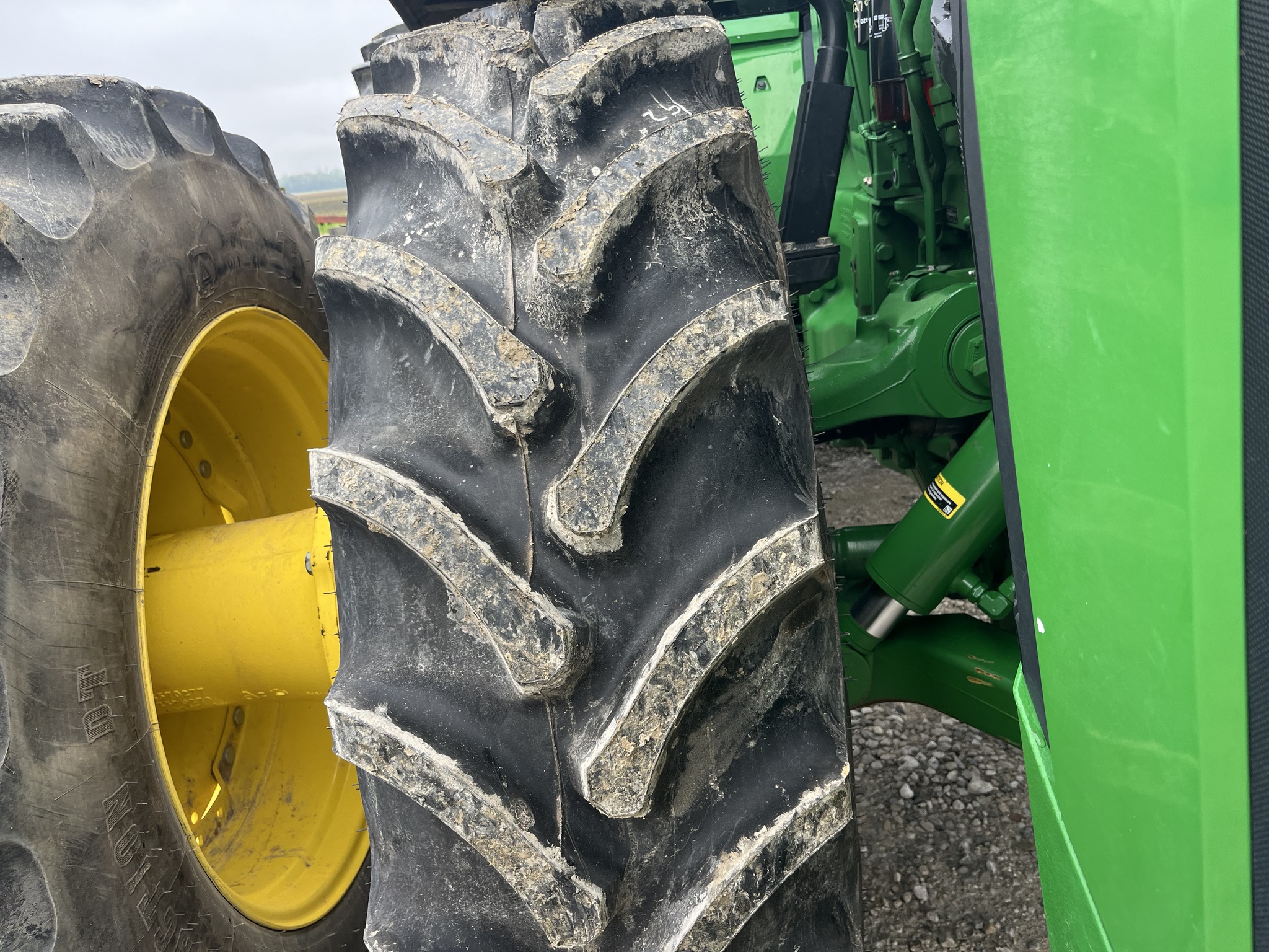 2023 John Deere 8R 340 Image 9