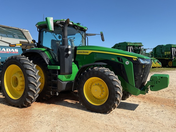 2023 John Deere 8R 230 Photo 2