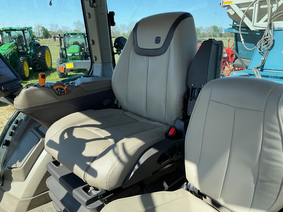 2023 John Deere 8R 230 Photo 7