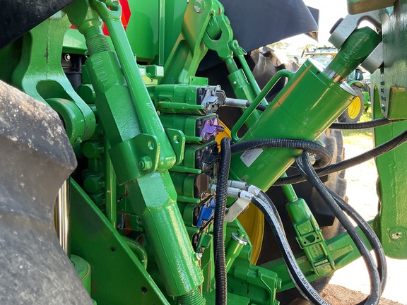 2023 John Deere 8R 230 Photo 8