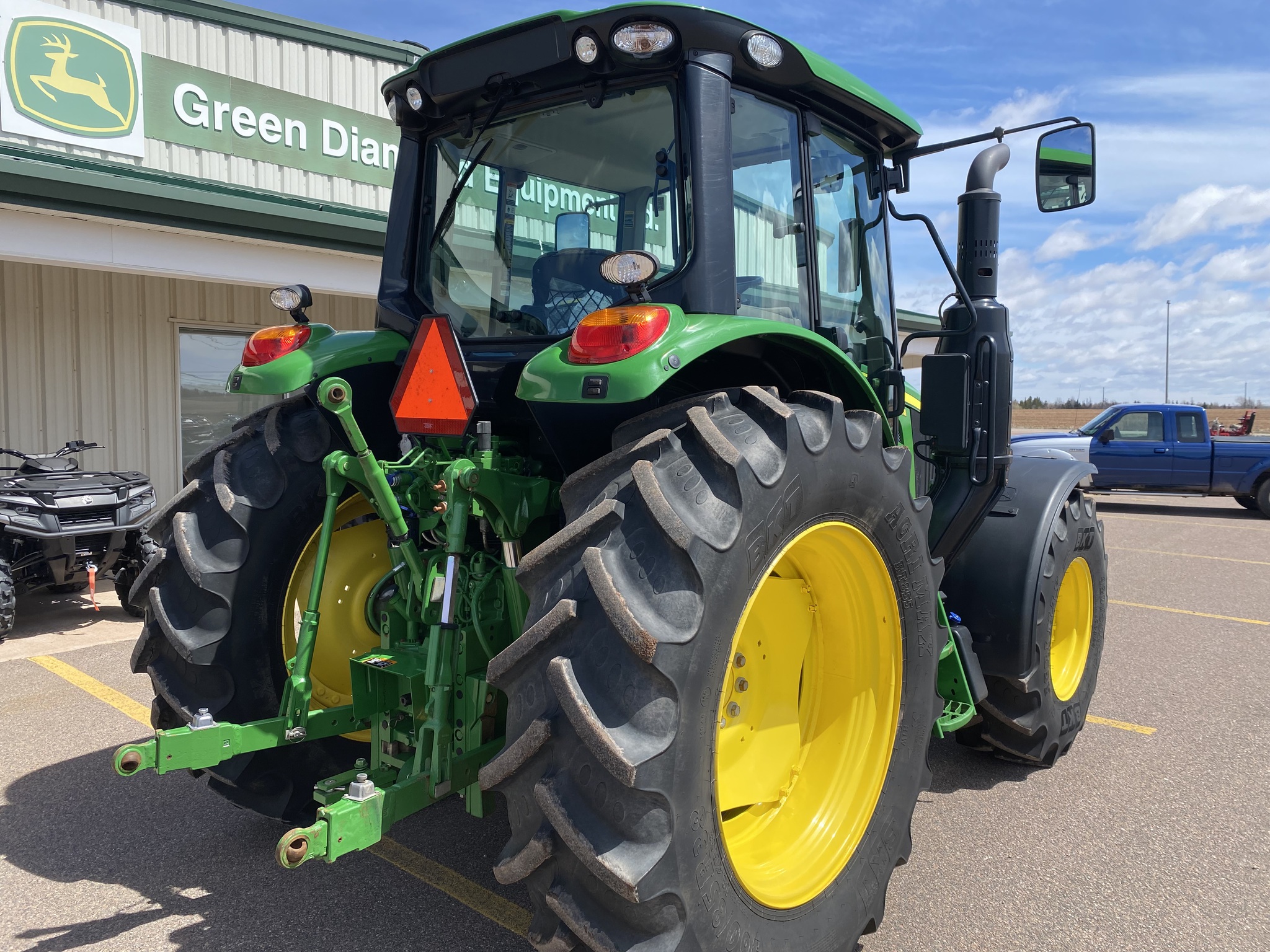 2023 John Deere 6110M Image 9