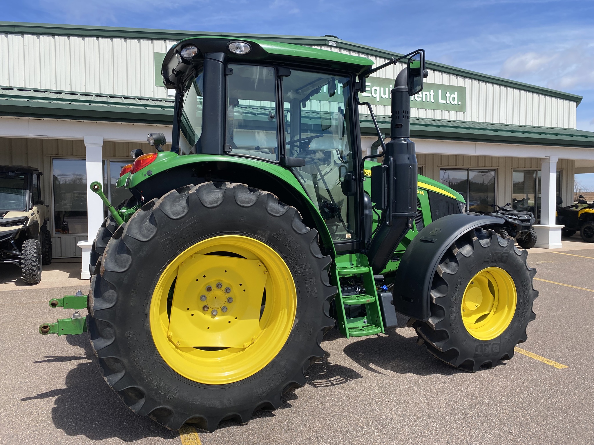 2023 John Deere 6110M Image 8