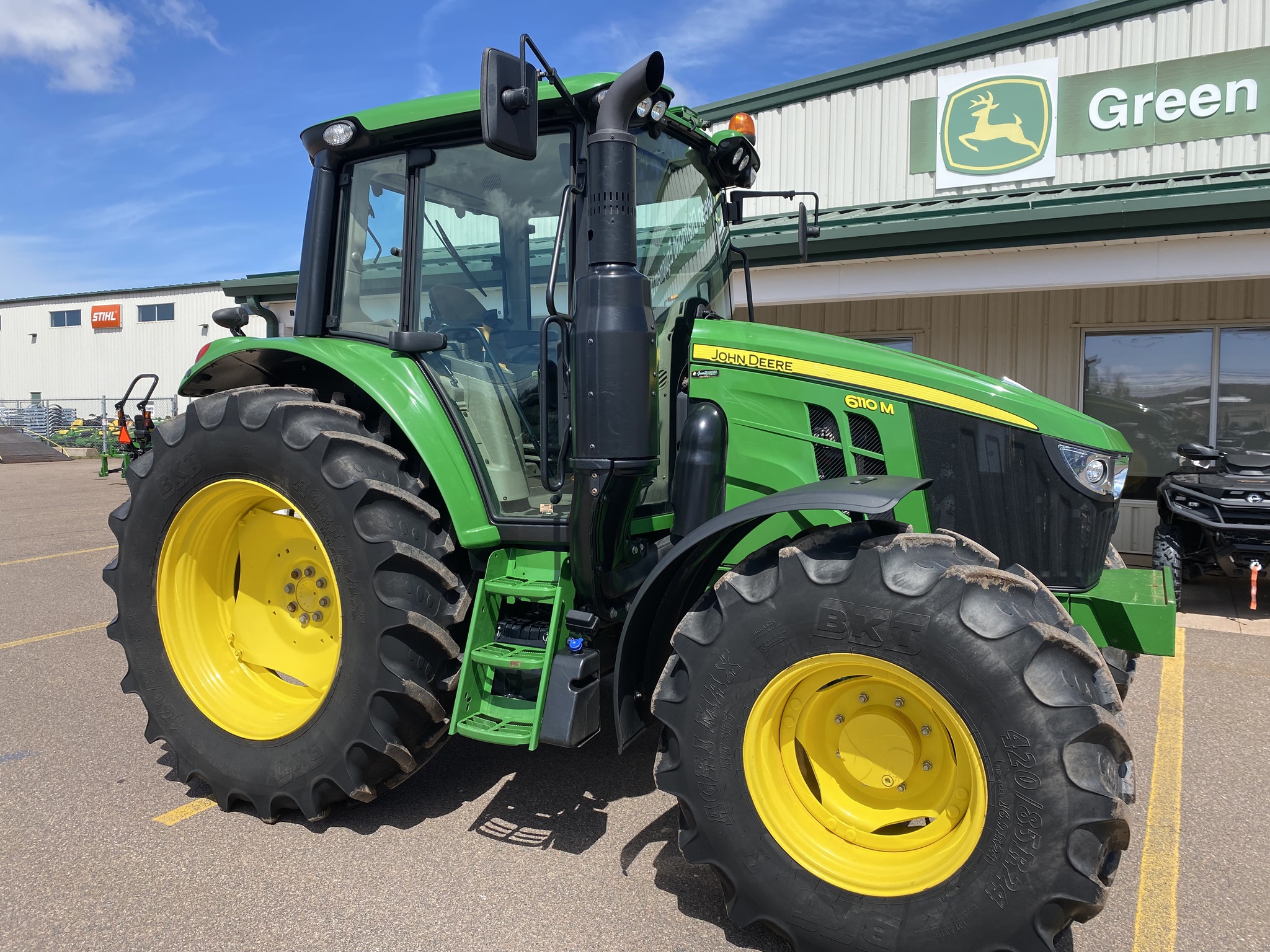 2023 John Deere 6110M Image 7