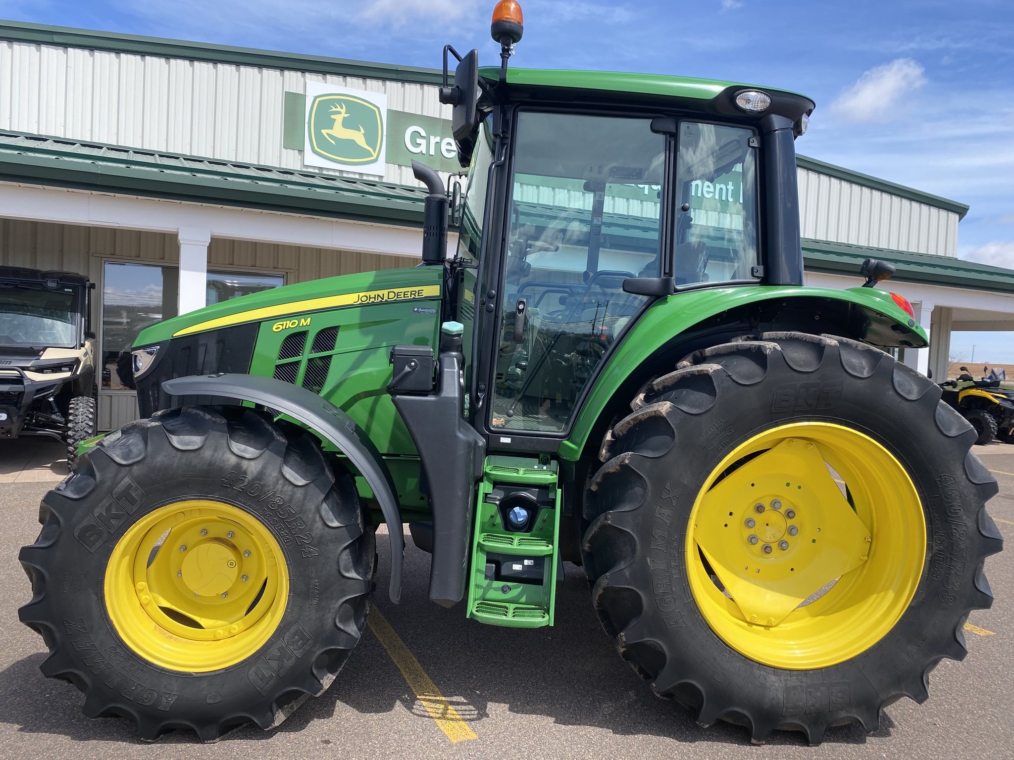 2023 John Deere 6110M Image 2