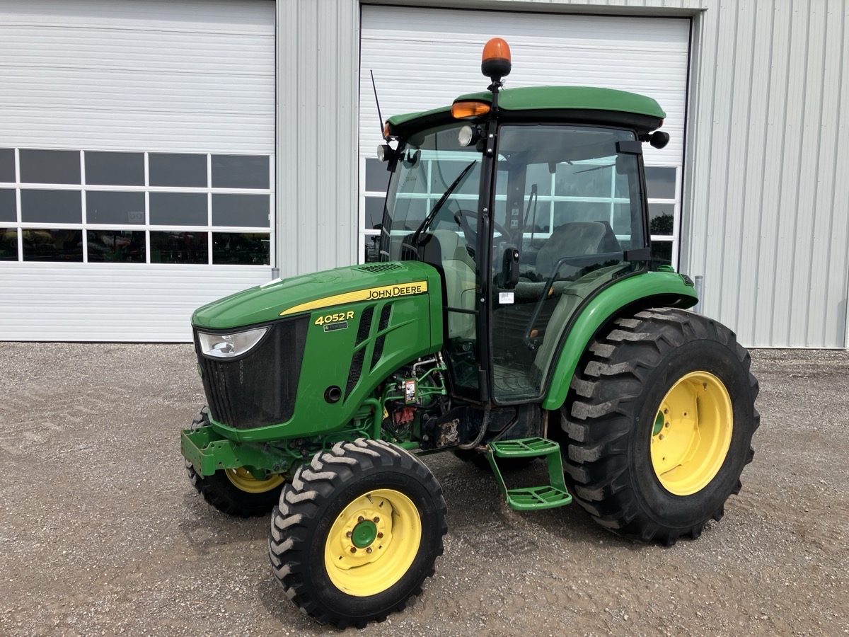 2019 John Deere 4052R Image 2