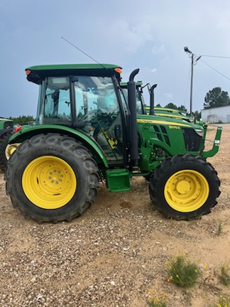 2024 John Deere 5075E Photo 2