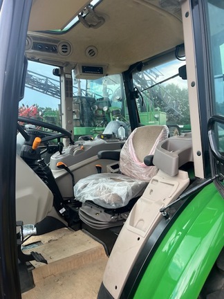 2024 John Deere 5075E Photo 6