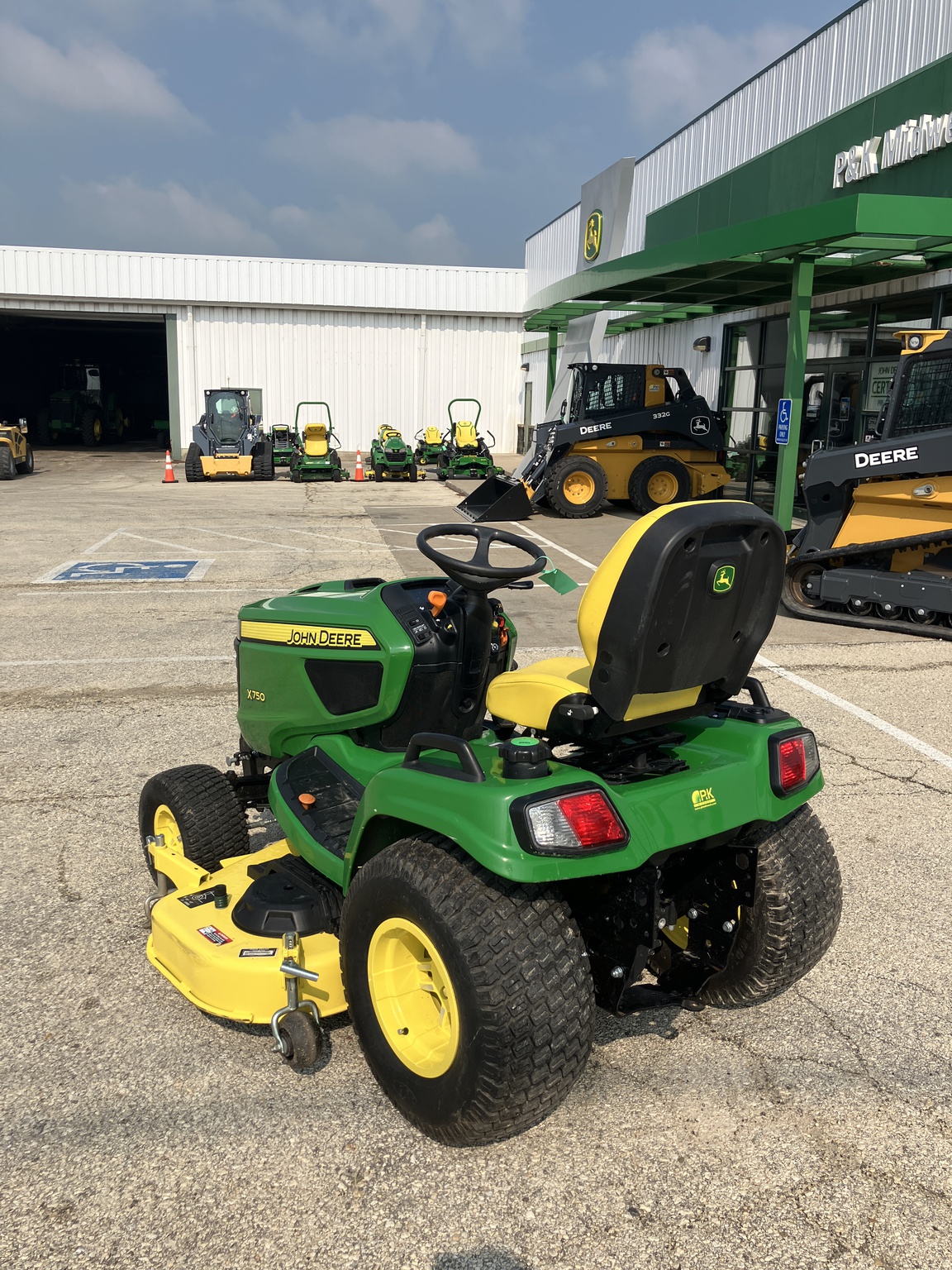2019 John Deere X750 Image 2