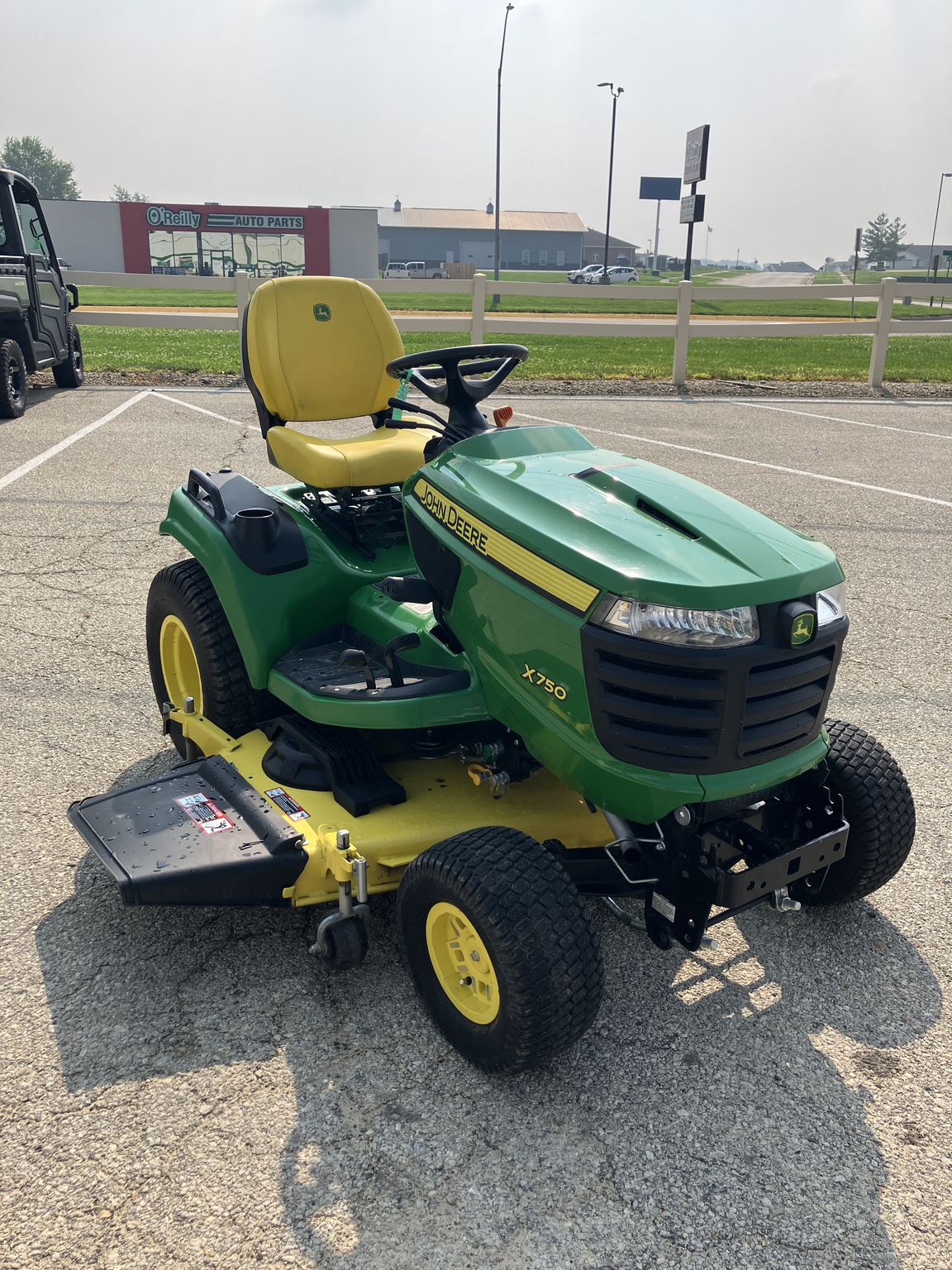 2019 John Deere X750 Image 4