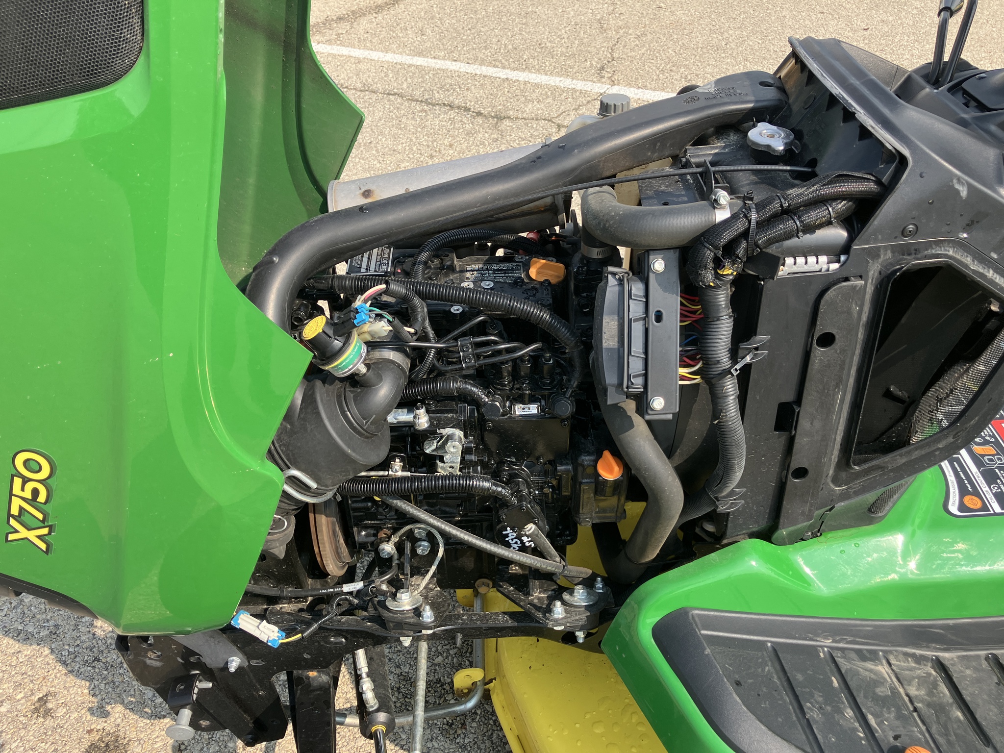 2019 John Deere X750 Image 5