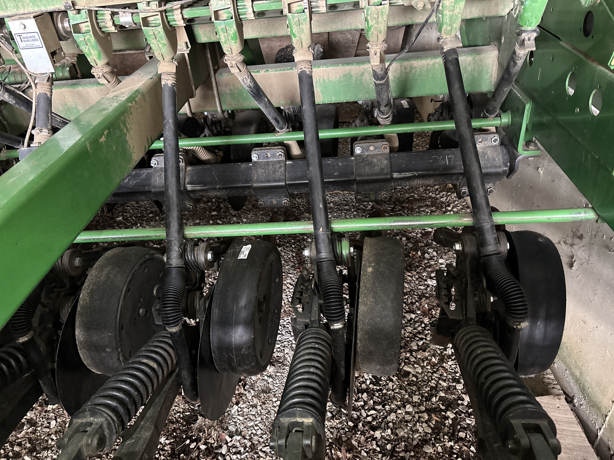Used 2000 John Deere 1560 Box Drills at Koenig Equipment in Anna, OH - PhotoXL12