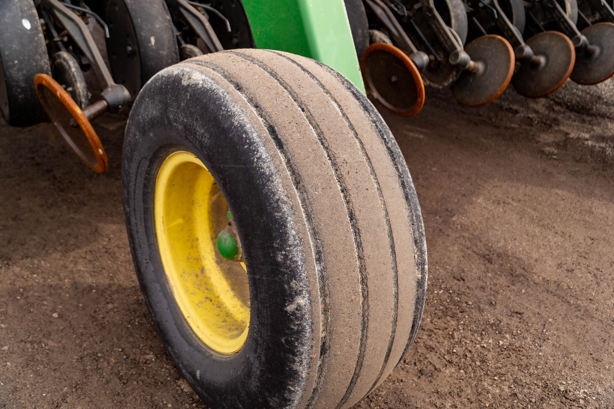 Used 2000 John Deere 1560 Box Drills at Koenig Equipment in Anna, OH - PhotoXL28