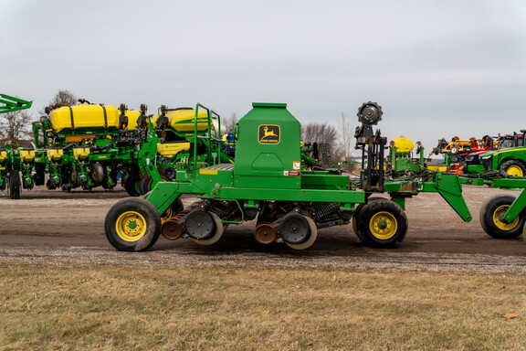 Used 2000 John Deere 1560 Box Drills at Koenig Equipment in Anna, OH - Photo2