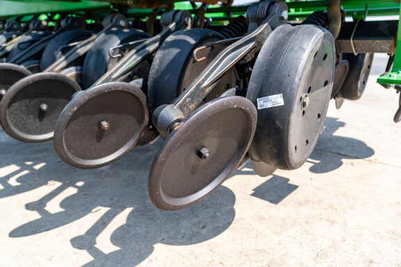 Used 2000 John Deere 1560 Box Drills at Koenig Equipment in Anna, OH - Photo8
