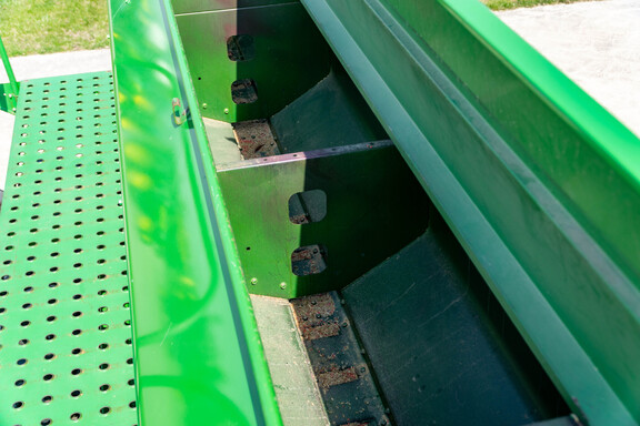 Used 2000 John Deere 1560 Box Drills at Koenig Equipment in Anna, OH - Photo19