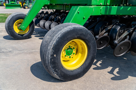 Used 2000 John Deere 1560 Box Drills at Koenig Equipment in Anna, OH - Photo23