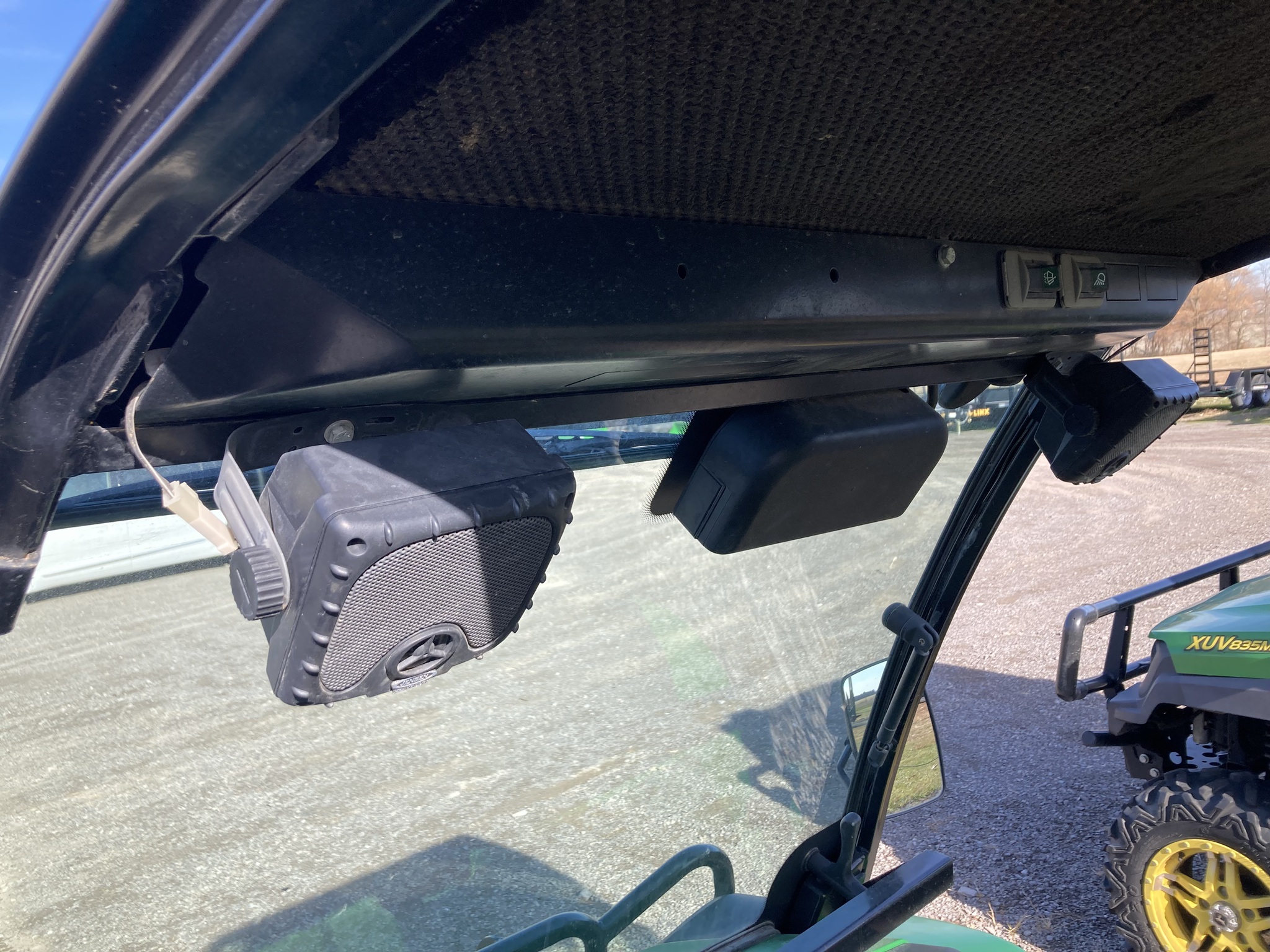 2013 John Deere XUV 825i Image 4