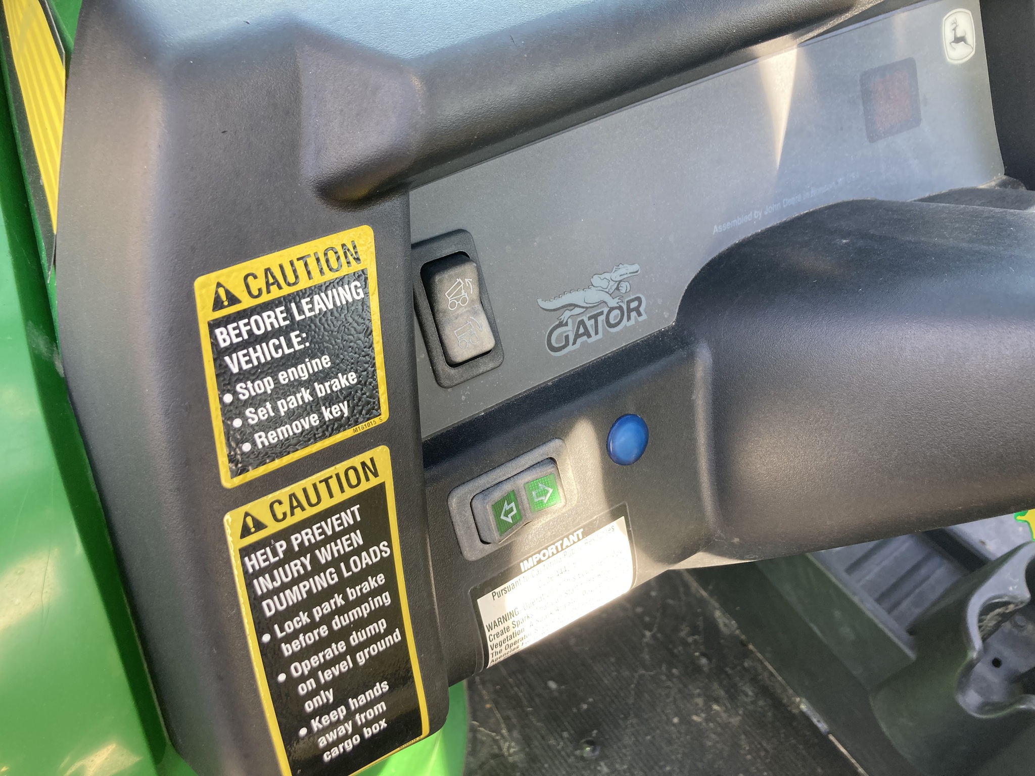 2013 John Deere XUV 825i Image 11