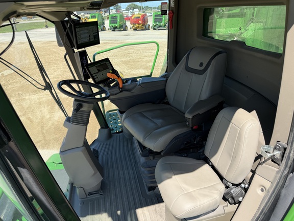 2024 John Deere X9 1100 - Photo43