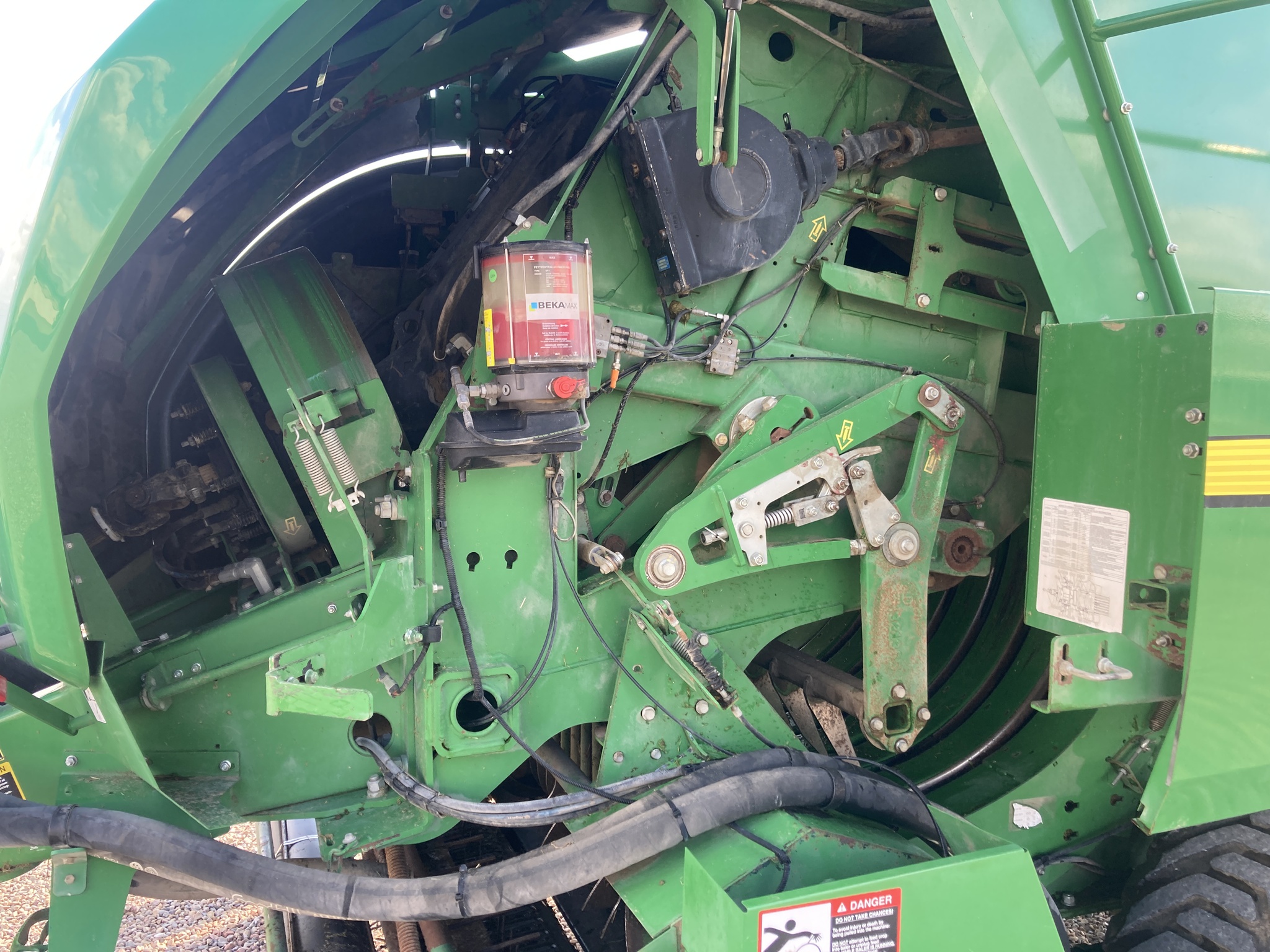 2020 John Deere L341 Image 13