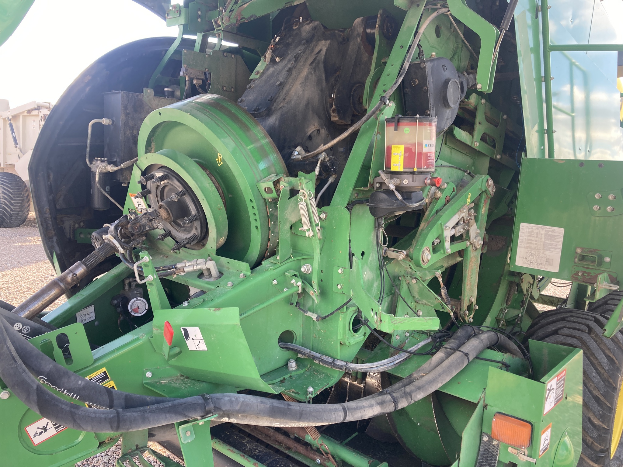 2020 John Deere L341 Image 12