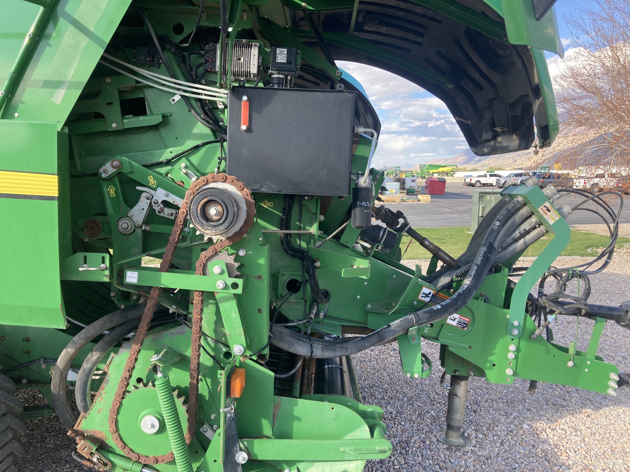 2020 John Deere L341 Image 14