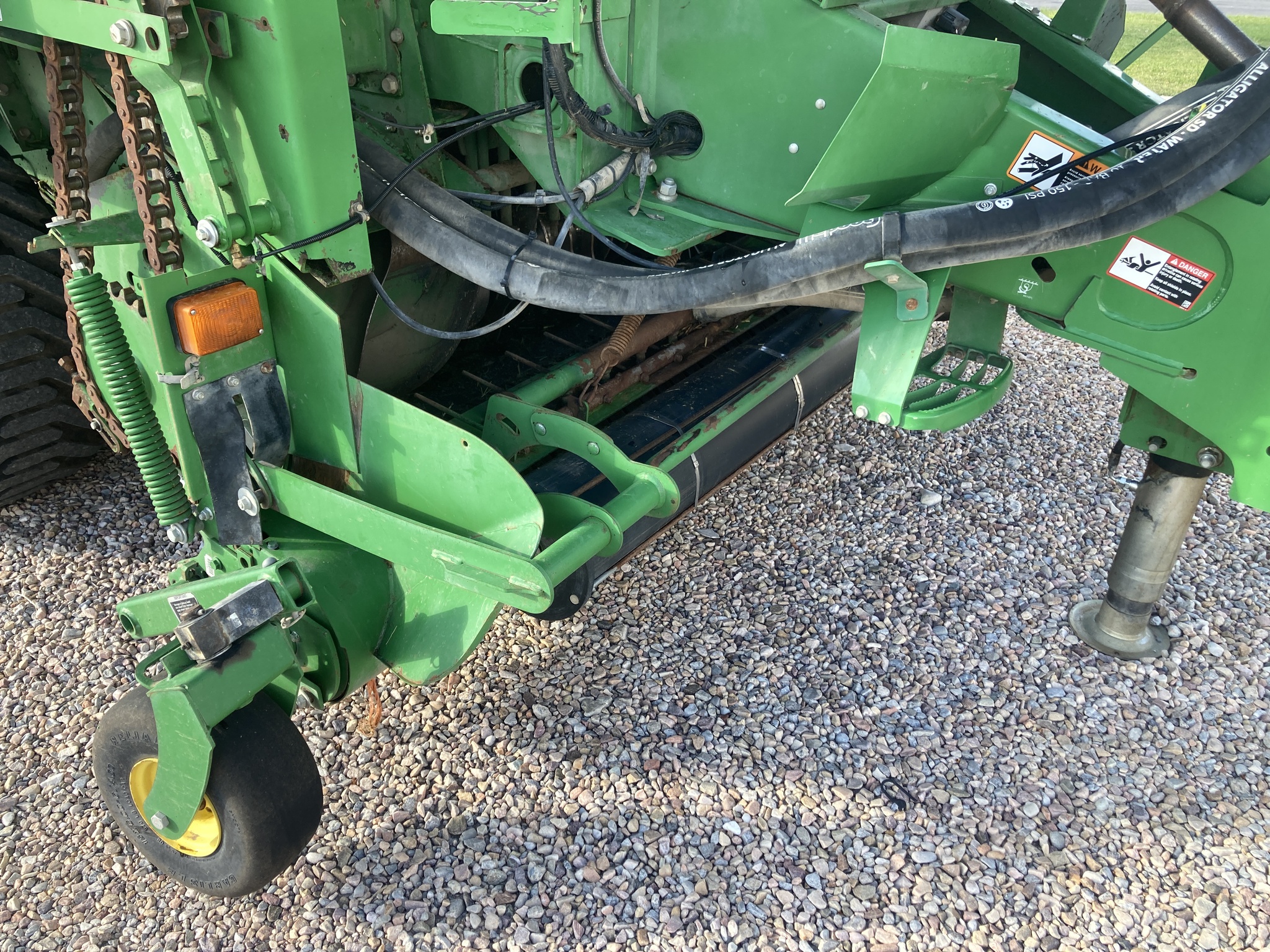 2020 John Deere L341 Image 17