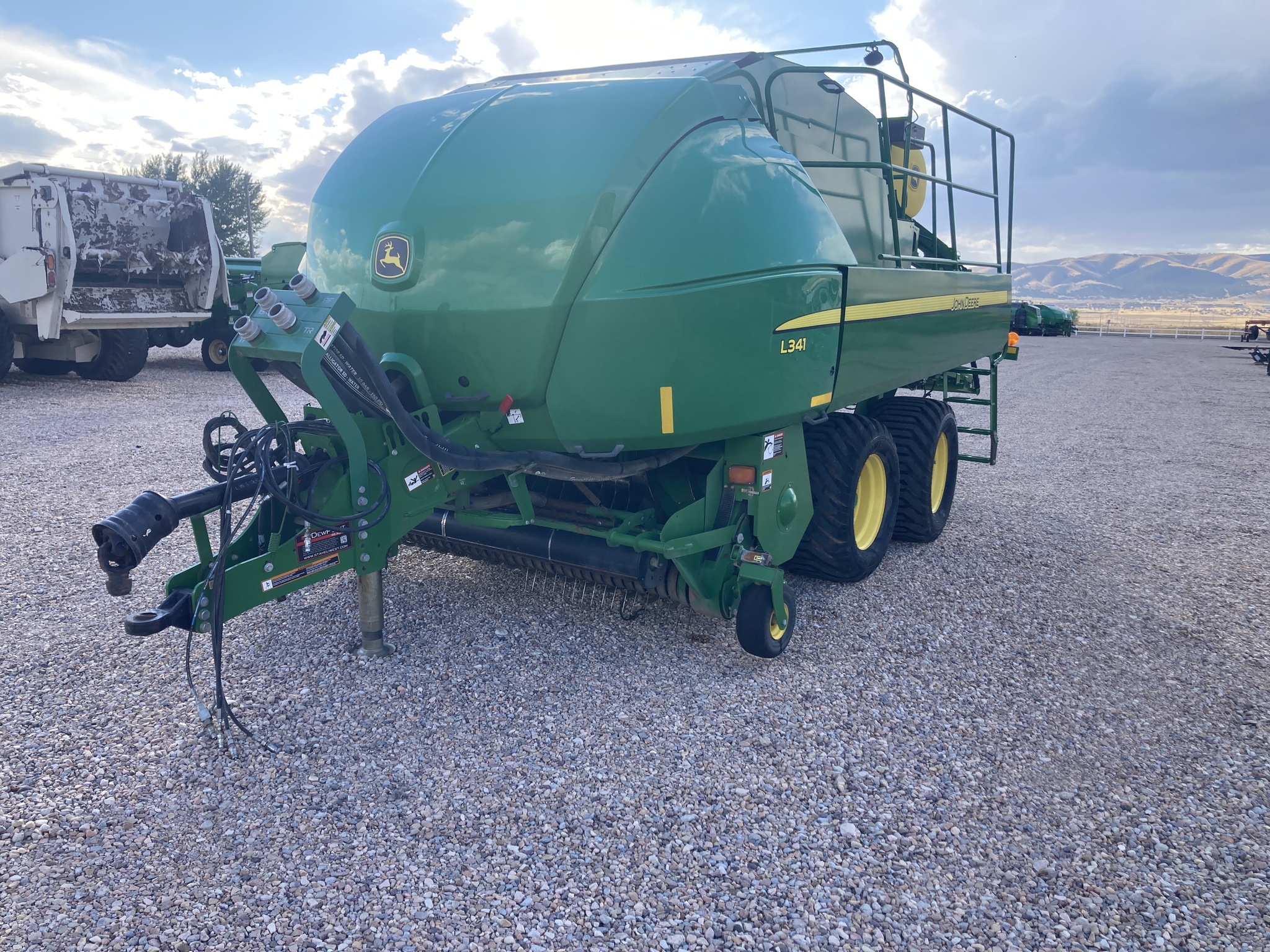 2020 John Deere L341 Image 1