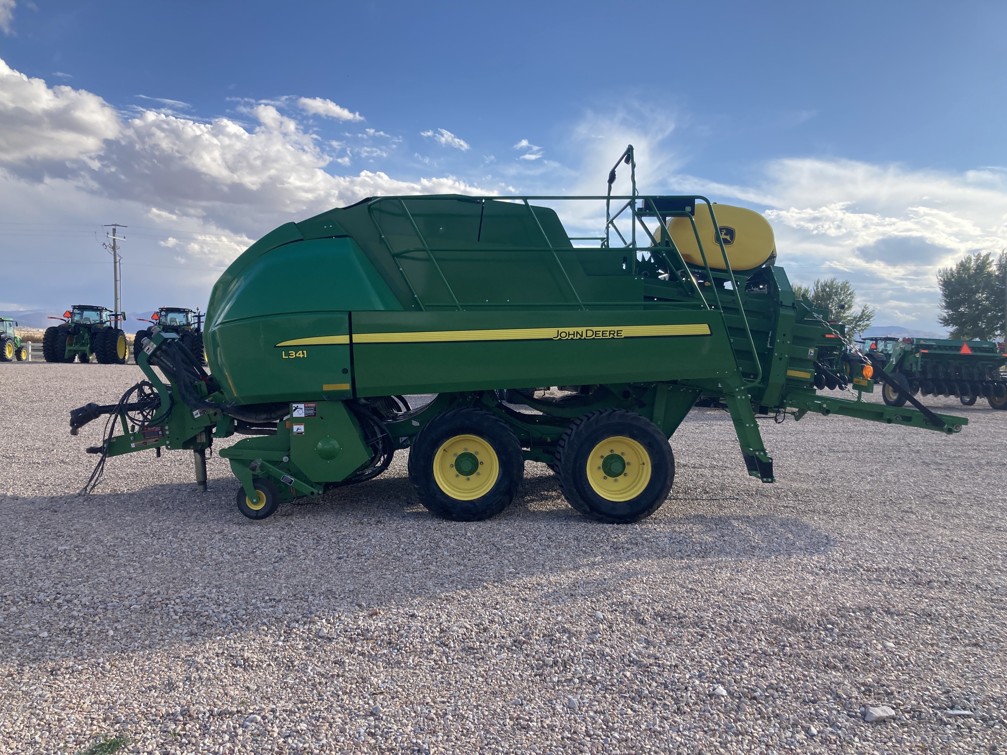 2020 John Deere L341 Image 2