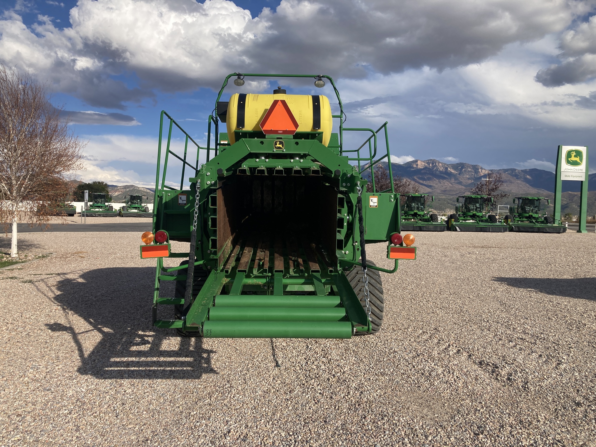 2020 John Deere L341 Image 4