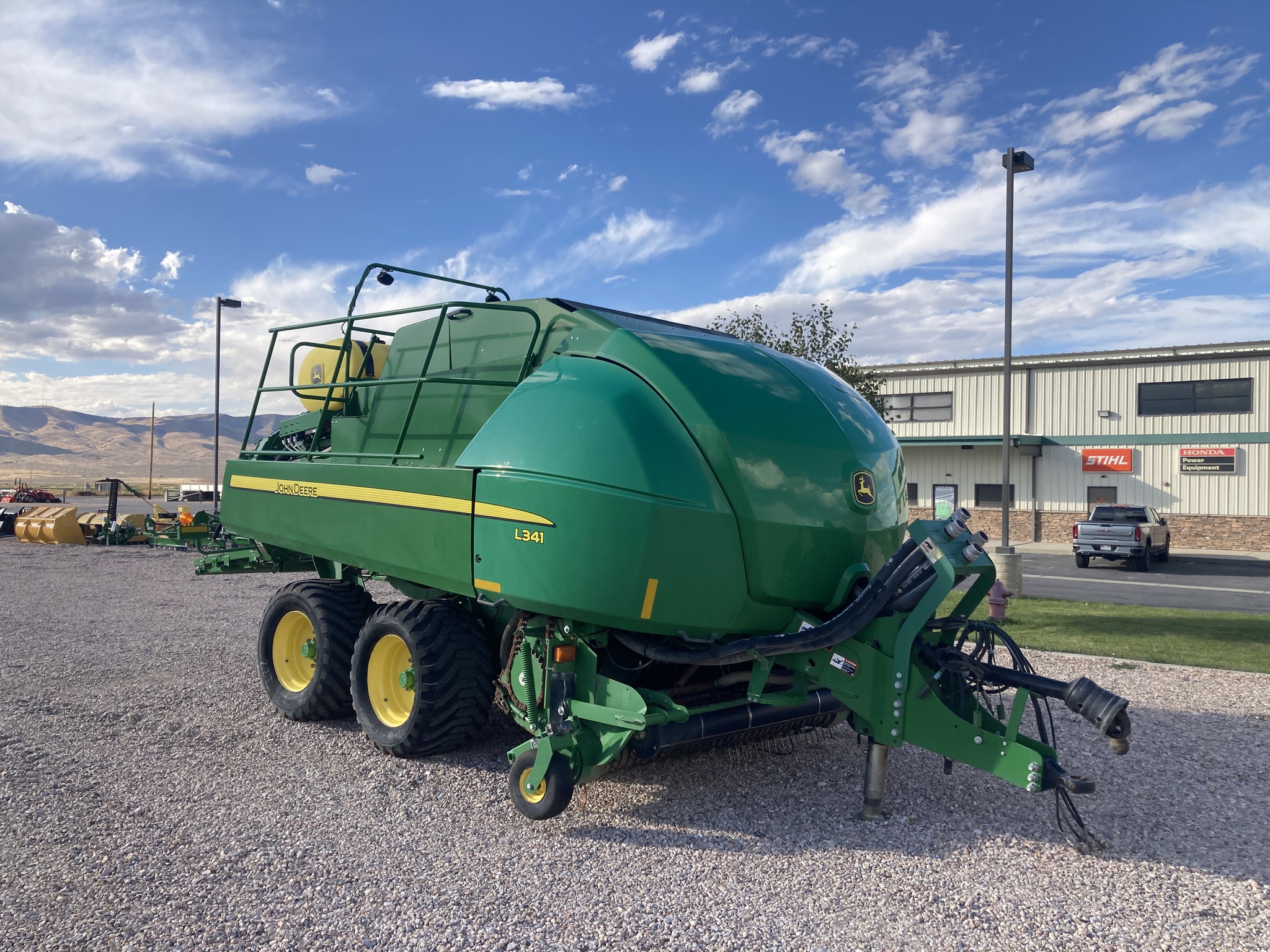 2020 John Deere L341 Image 7