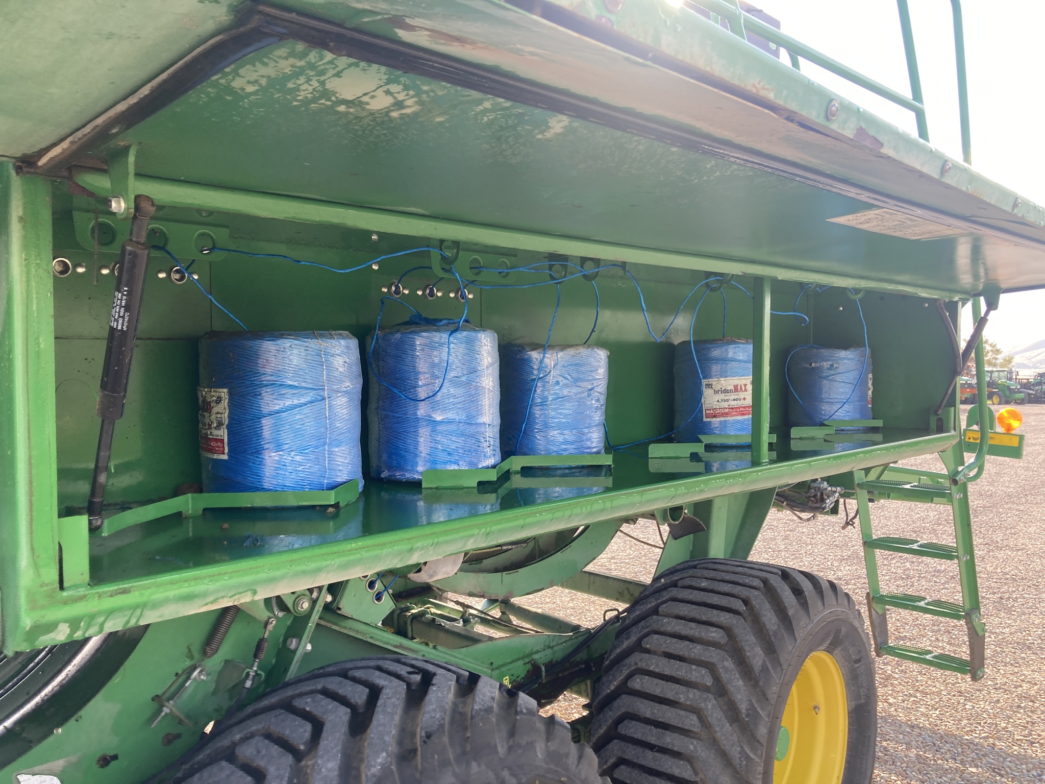 2020 John Deere L341 Image 9