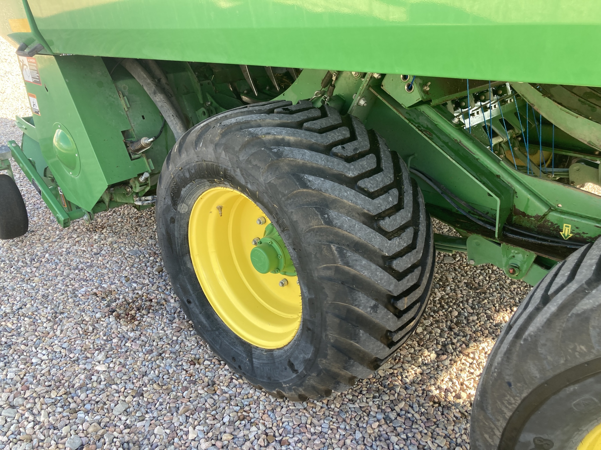 2020 John Deere L341 Image 33