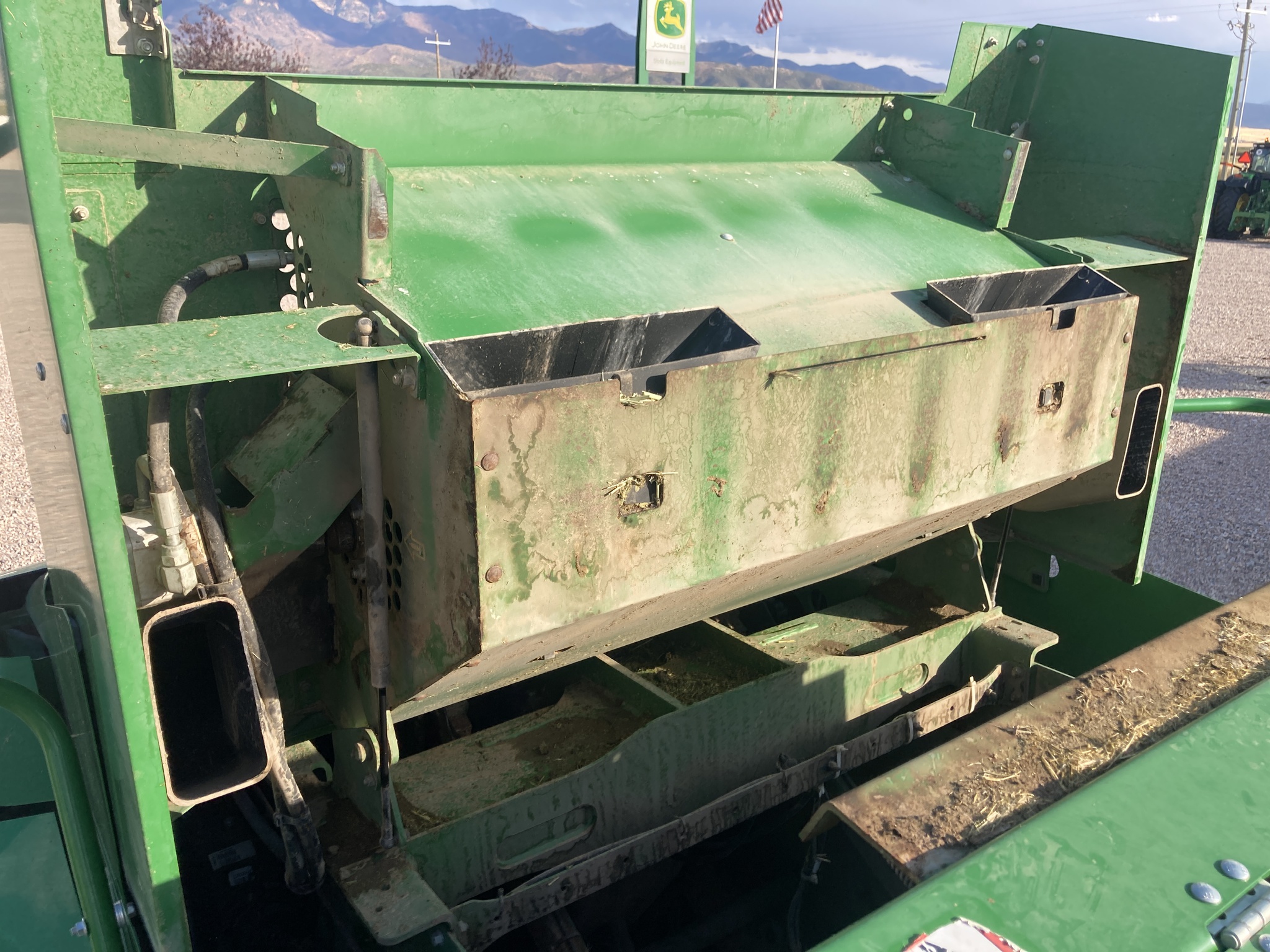 2020 John Deere L341 Image 22