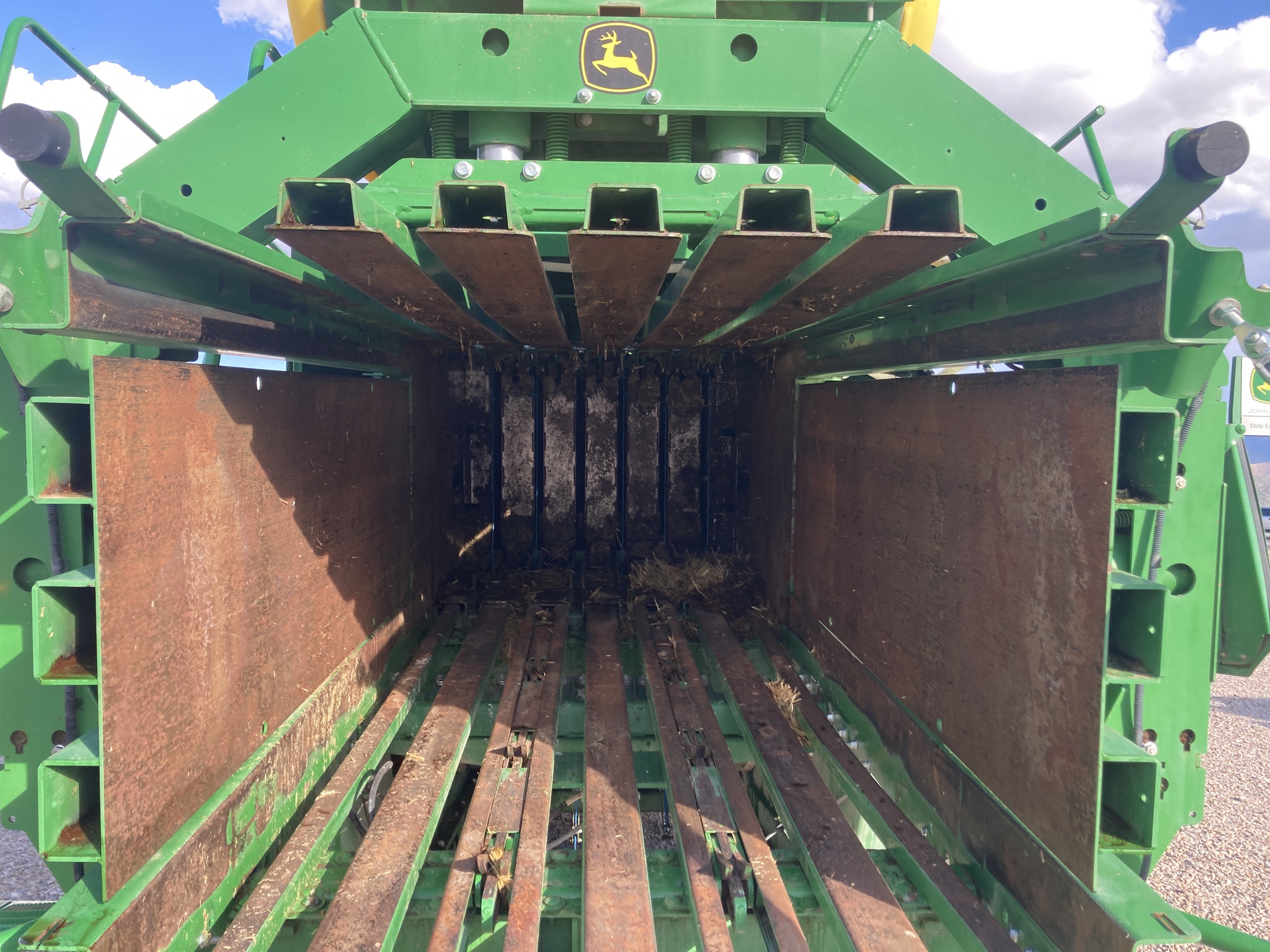 2020 John Deere L341 Image 23