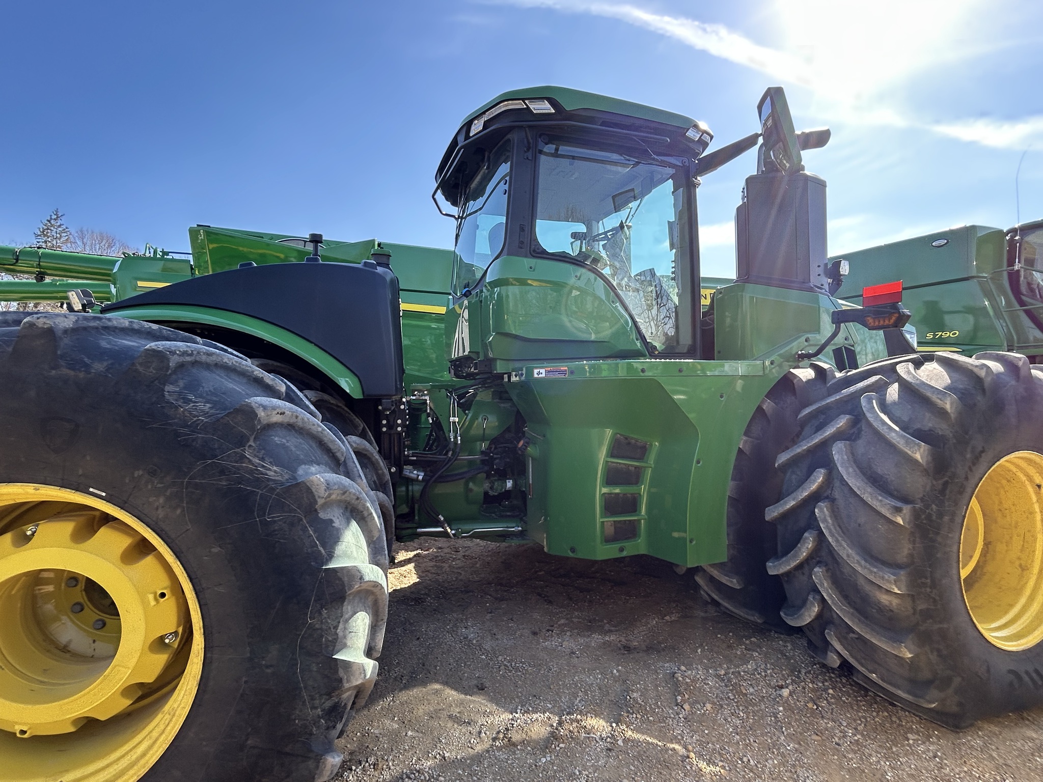  2025 John Deere 9R 590 at Heritage Tractor in Freeport, IL