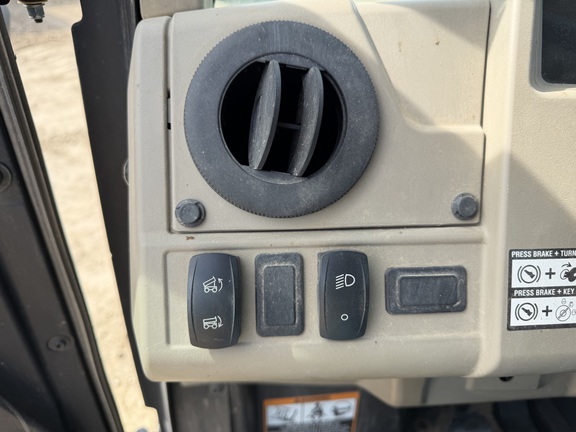 2023 John Deere XUV 835R - Photo21