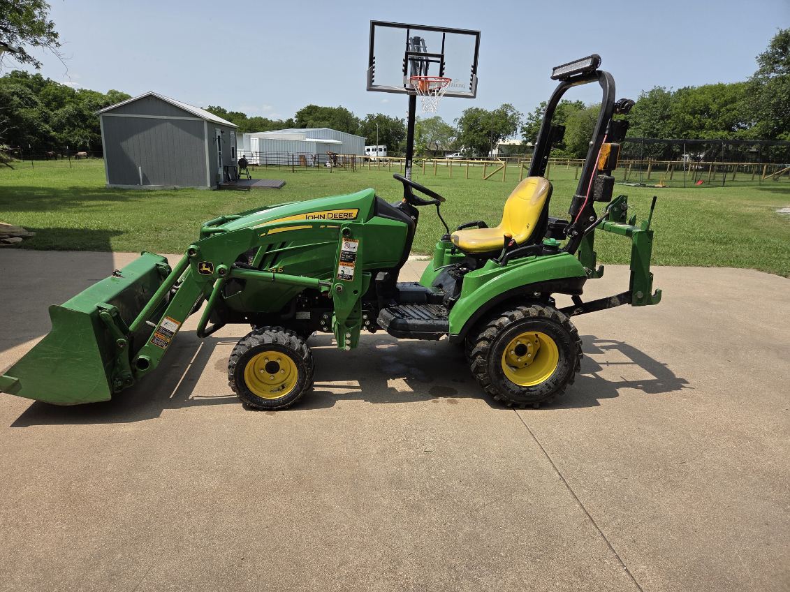 2019 John Deere 1023E Image 1