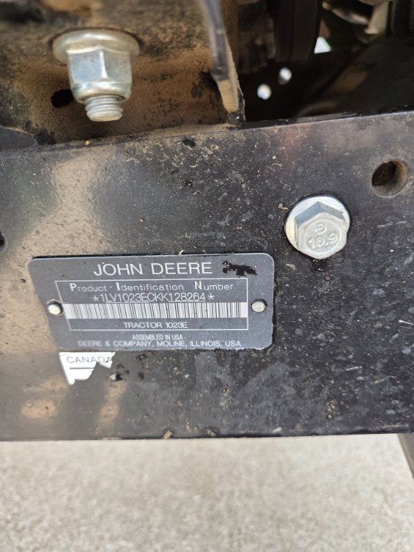 2019 John Deere 1023E Image 12