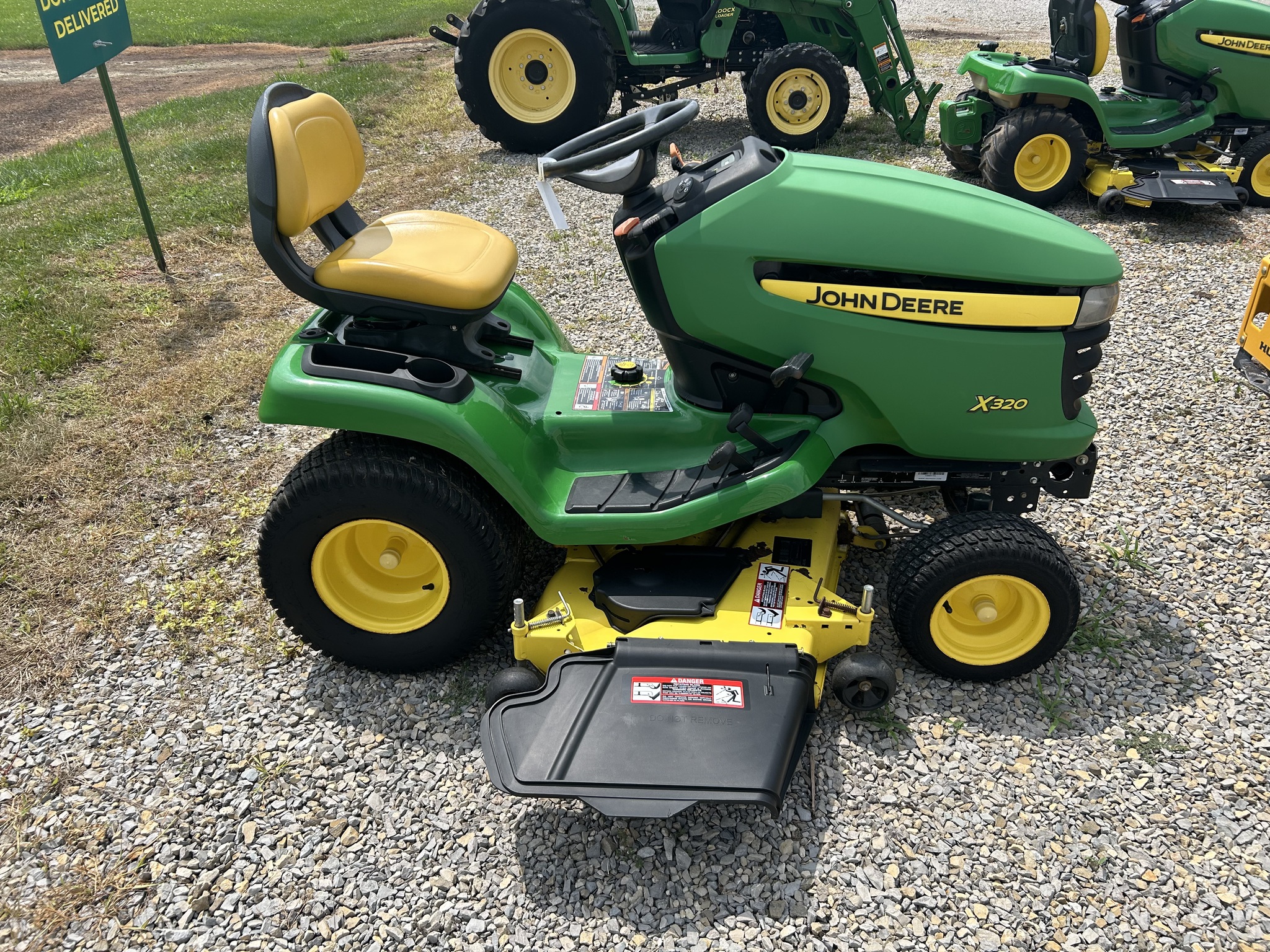 2012 John Deere X320 Image 1