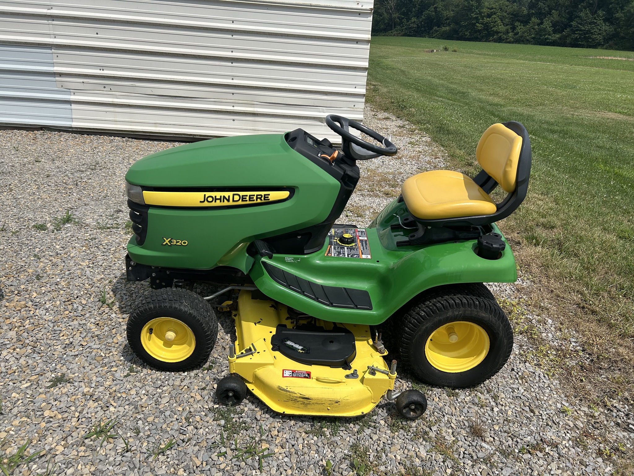 2012 John Deere X320 Image 4