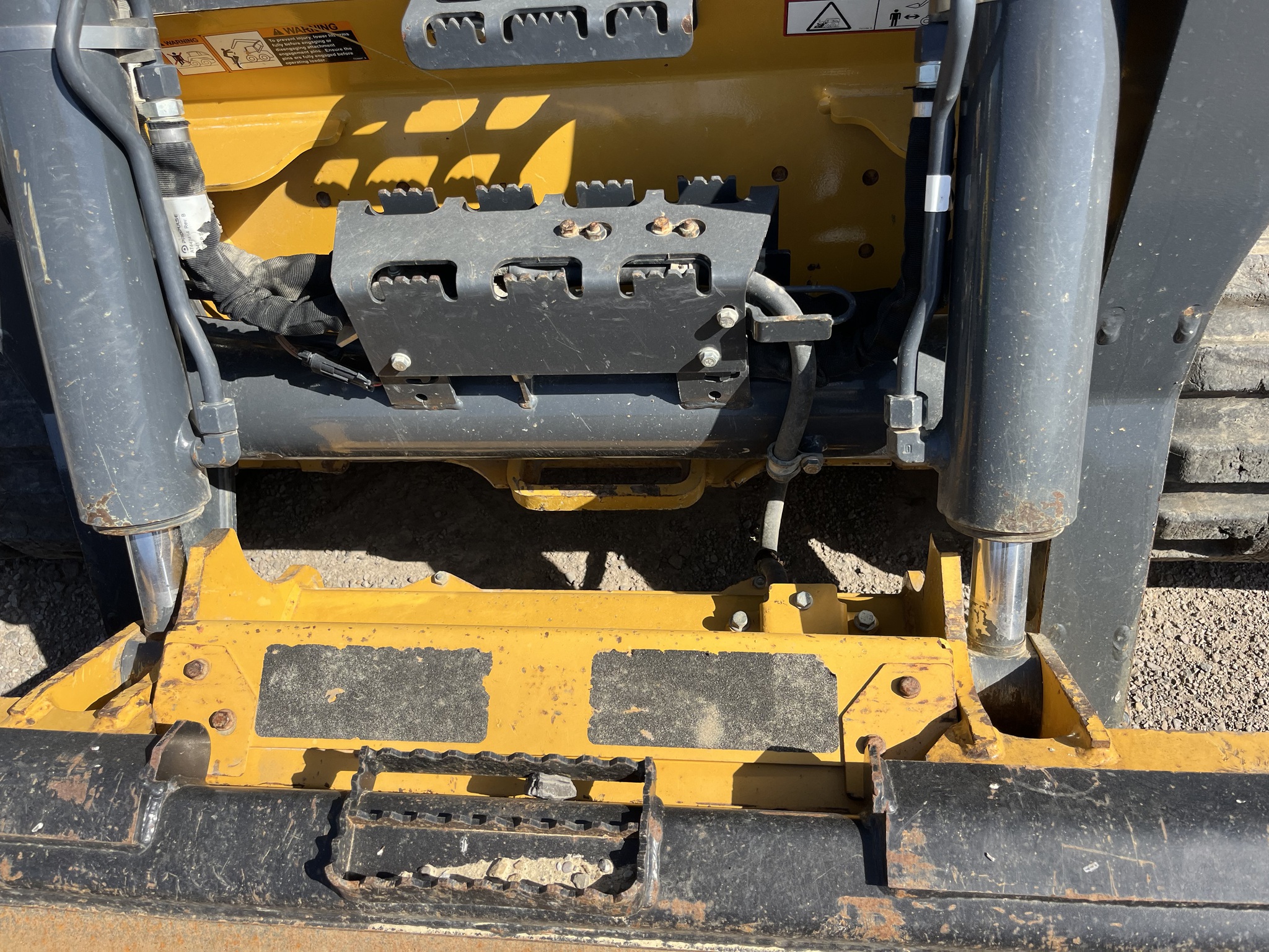 2023 John Deere 333G Image 6