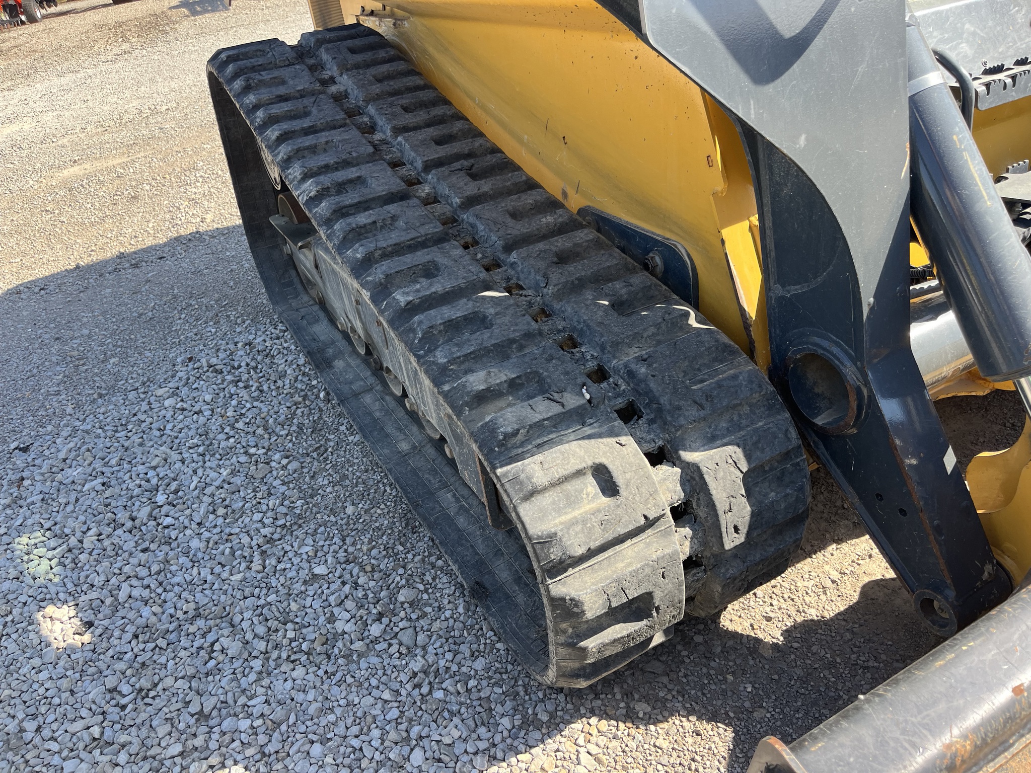 2023 John Deere 333G Image 7