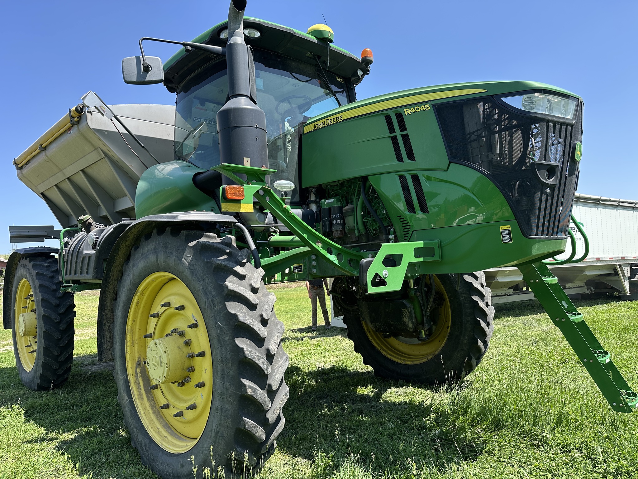 2017 John Deere R4045 Image 1