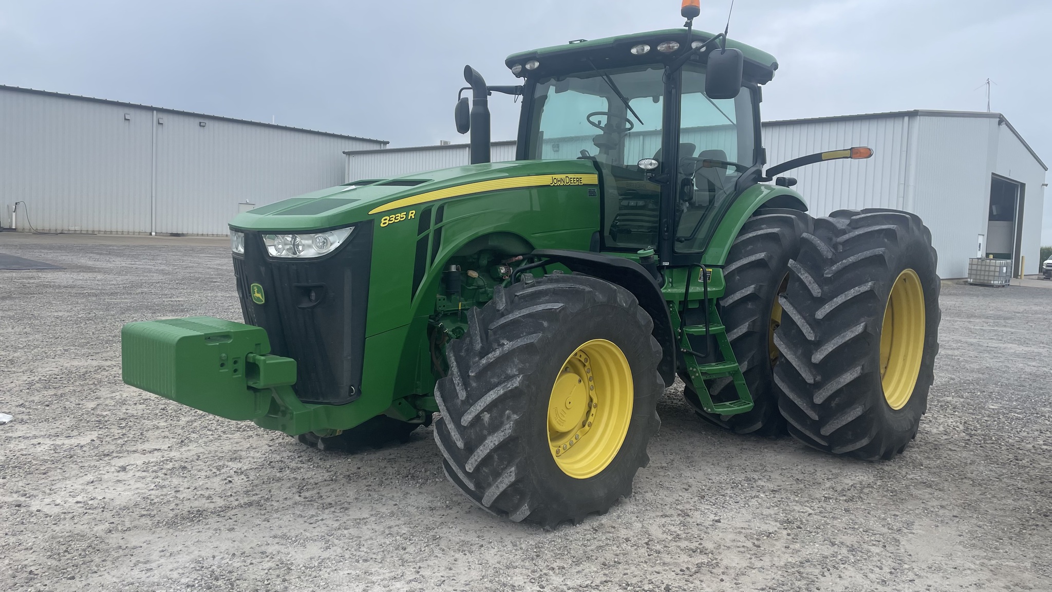 2011 John Deere 8335R Image 2