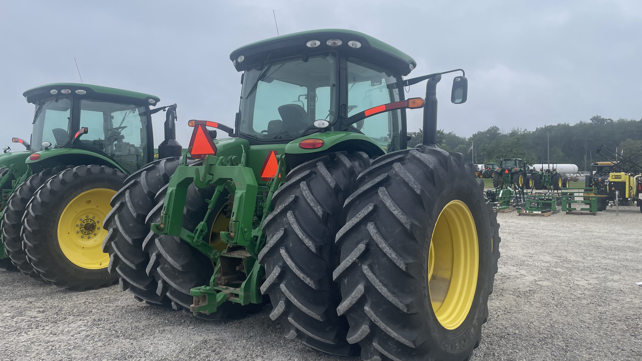 2011 John Deere 8335R Image 4