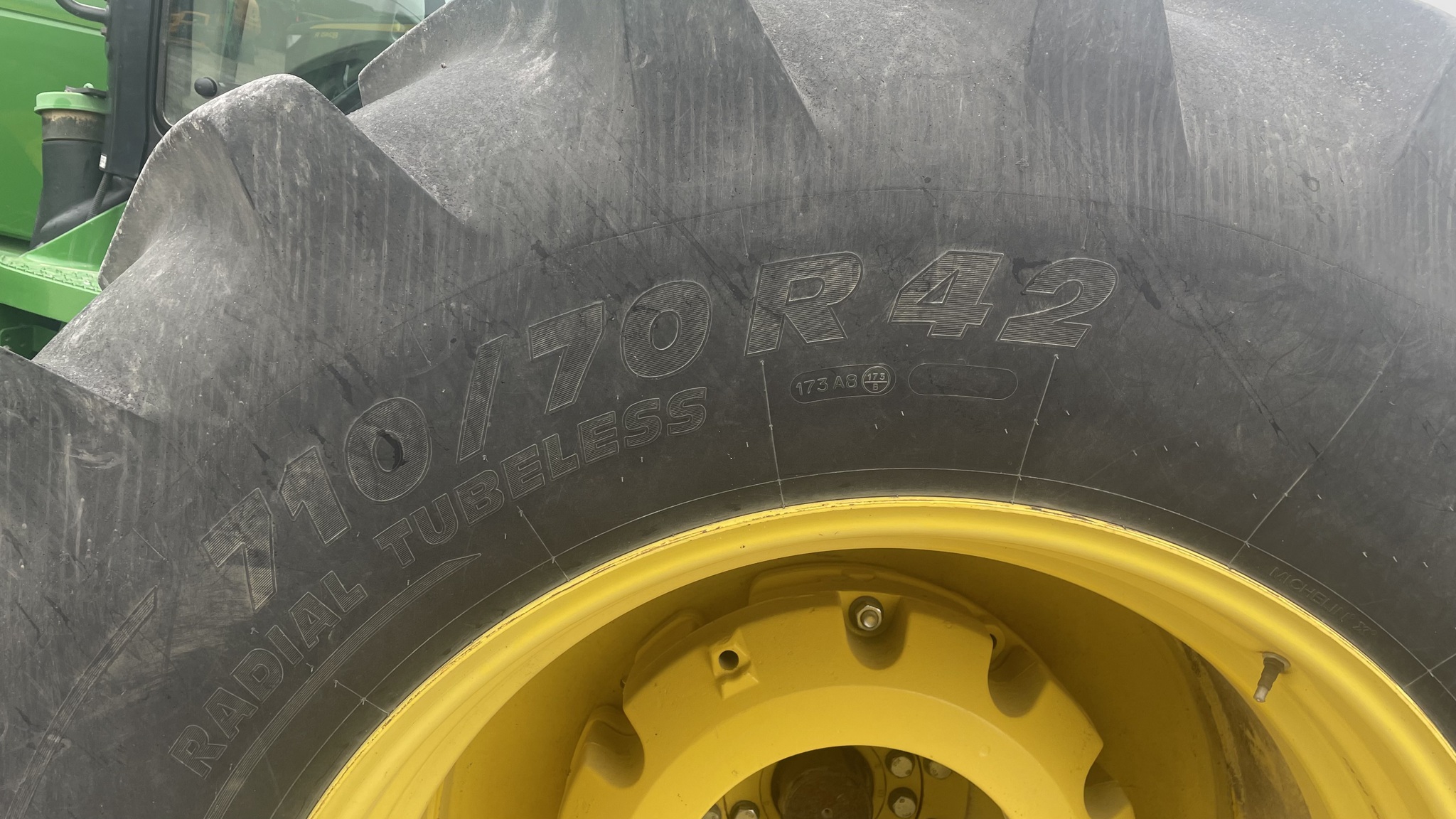 2011 John Deere 8335R Image 15